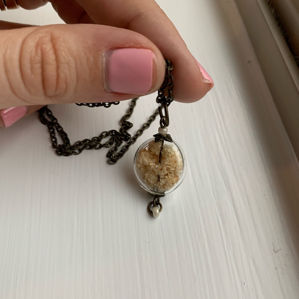 Long chain necklace with real dried flowers